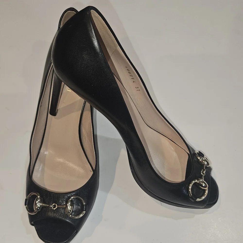 Gucci Black Flats with Gold Detailing - Picture 1 of 7